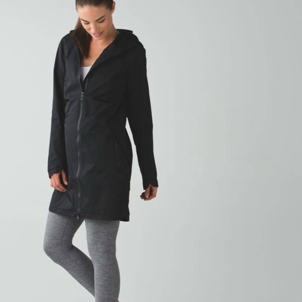 LULULEMON Definitely Raining Black Rain Jacket Size 4